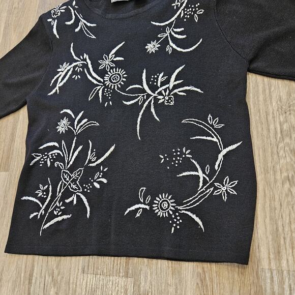 Vtg Embroidered Floral Sweater Womens S Black White Short Sleeve Wearable Art - Picture 4 of 8